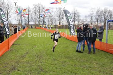 Alwin Heyting en Manon Post winnen voorlopig laatste Oliebollencross in Nieuw Dordrecht 