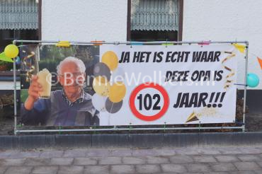 Andries Drenth 102 jaar en nog geheel zelfstandig 