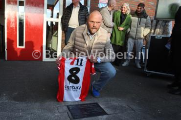 Joseph Oosting geëerd met tegel voor De Oude Meerdijk