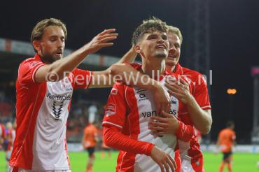 FC Emmen verslaat FC Volendam na knotsgekke tweede helft