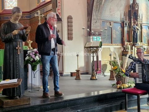 Foto 38 uit Geslaagde Oogst en Dankdag in Barger Oosterveld weer geslaagd 