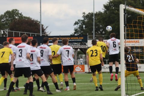 Foto 16 uit SVBO (zat) verpletterd vv Pekela met 10-0