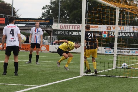 Foto 28 uit SVBO (zat) verpletterd vv Pekela met 10-0