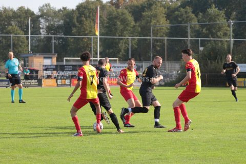 Foto 2 uit SC Angelslo onderuit tegen CSVC