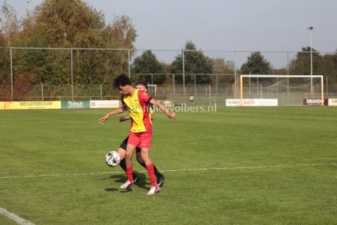 Foto 5 uit SC Angelslo onderuit tegen CSVC