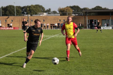 Foto 7 uit SC Angelslo onderuit tegen CSVC