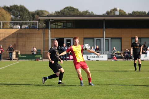 Foto 9 uit SC Angelslo onderuit tegen CSVC