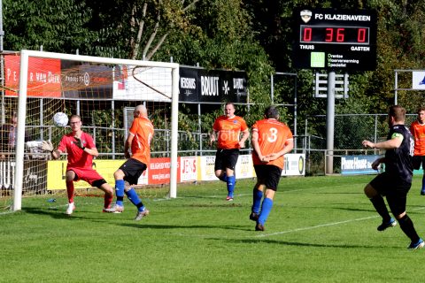 Foto 5 uit FC Klazienaveen walst over NWVV heen