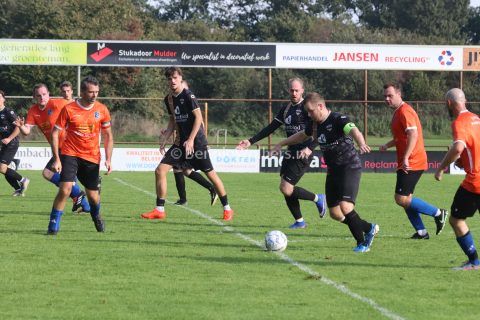 Foto 11 uit FC Klazienaveen walst over NWVV heen