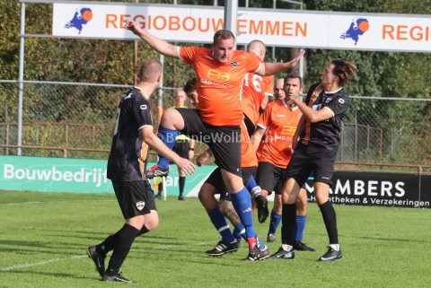 Foto 12 uit FC Klazienaveen walst over NWVV heen