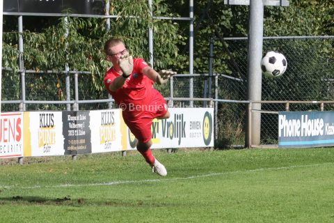Foto 14 uit FC Klazienaveen walst over NWVV heen
