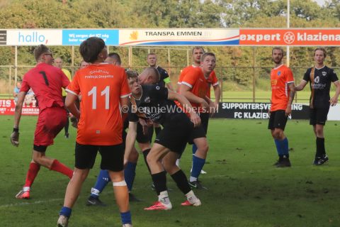 Foto 19 uit FC Klazienaveen walst over NWVV heen