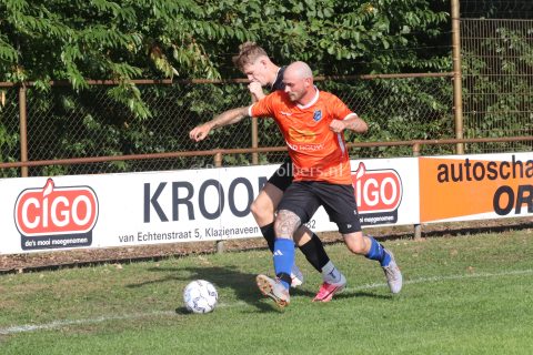 Foto 23 uit FC Klazienaveen walst over NWVV heen