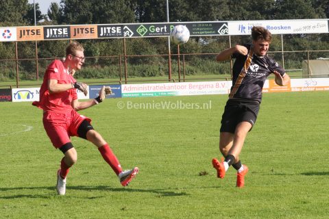 Foto 24 uit FC Klazienaveen walst over NWVV heen