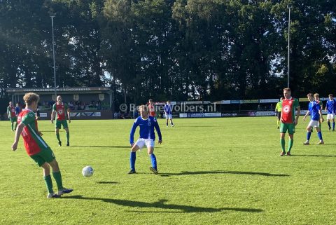 Foto 3 uit Ook tegen Wacker scoort Schoonebeek er lustig op los