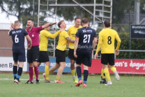 Foto 5 uit SVBO(zat) wint verhitte derby tegen Angelslo