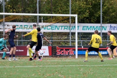 Foto 10 uit SVBO(zat) wint verhitte derby tegen Angelslo