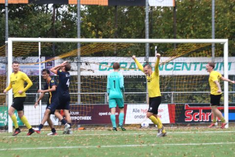 Foto 12 uit SVBO(zat) wint verhitte derby tegen Angelslo