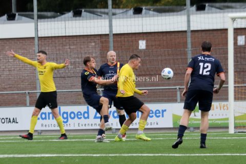 Foto 23 uit SVBO(zat) wint verhitte derby tegen Angelslo