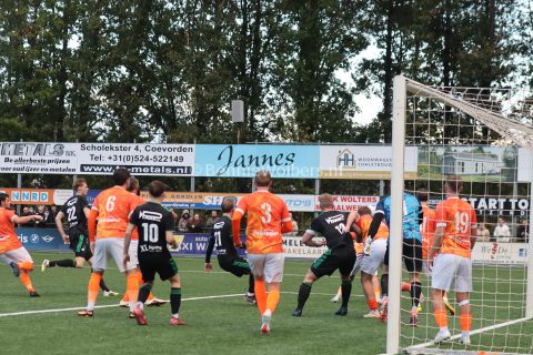 Foto 5 uit   WKE 16 wint topduel tegen buurman Drenthina