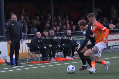 Foto 6 uit   WKE 16 wint topduel tegen buurman Drenthina
