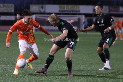 Foto 9 uit   WKE 16 wint topduel tegen buurman Drenthina