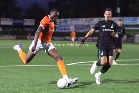Foto 10 uit   WKE 16 wint topduel tegen buurman Drenthina