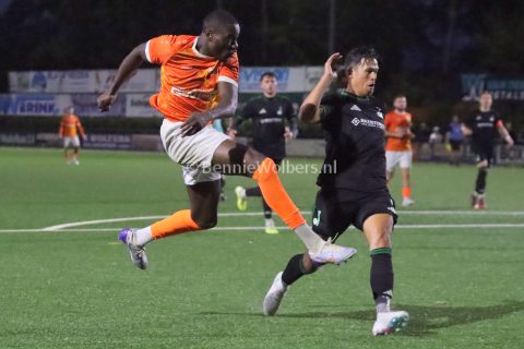 Foto 11 uit   WKE 16 wint topduel tegen buurman Drenthina