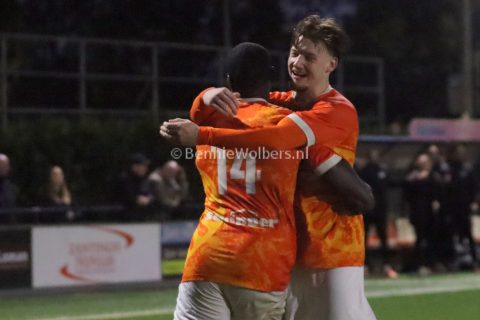 Foto 12 uit   WKE 16 wint topduel tegen buurman Drenthina
