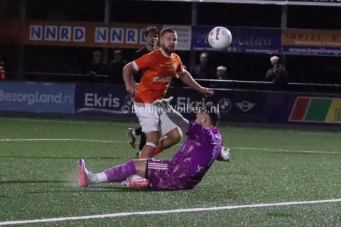 Foto 14 uit   WKE 16 wint topduel tegen buurman Drenthina