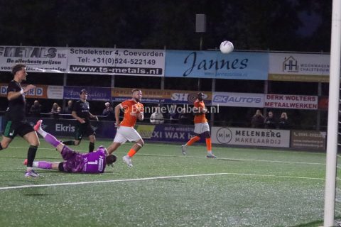 Foto 15 uit   WKE 16 wint topduel tegen buurman Drenthina