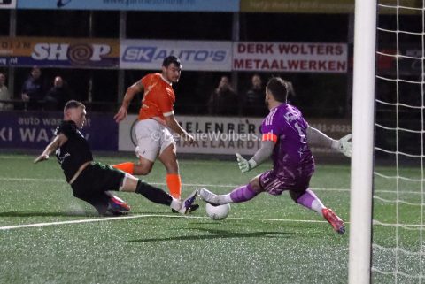 Foto 18 uit   WKE 16 wint topduel tegen buurman Drenthina