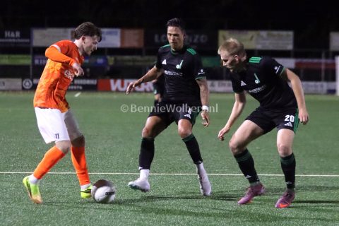 Foto 21 uit   WKE 16 wint topduel tegen buurman Drenthina