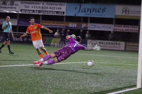 Foto 25 uit   WKE 16 wint topduel tegen buurman Drenthina
