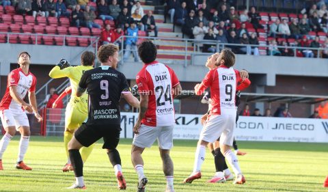 Foto 3 uit FC Emmen wint topper tegen Almere City