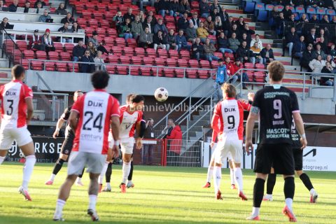 Foto 4 uit FC Emmen wint topper tegen Almere City