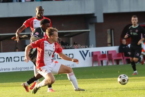 Foto 14 uit FC Emmen wint topper tegen Almere City