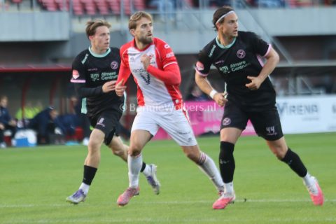 Foto 15 uit FC Emmen wint topper tegen Almere City