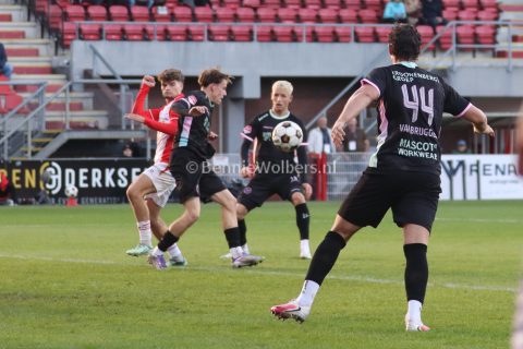 Foto 16 uit FC Emmen wint topper tegen Almere City