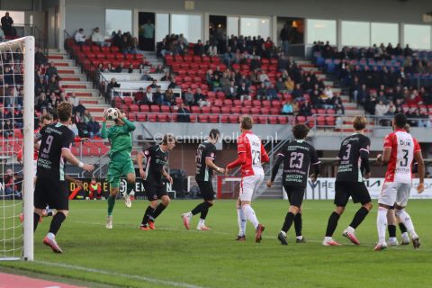 Foto 22 uit FC Emmen wint topper tegen Almere City